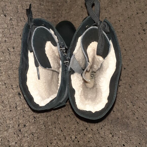 UGG-Brystl-Grey Black Leather-Fur Lined-Waterproof-Side Zip-Sz 5.5-Near Mint - Picture 8 of 9